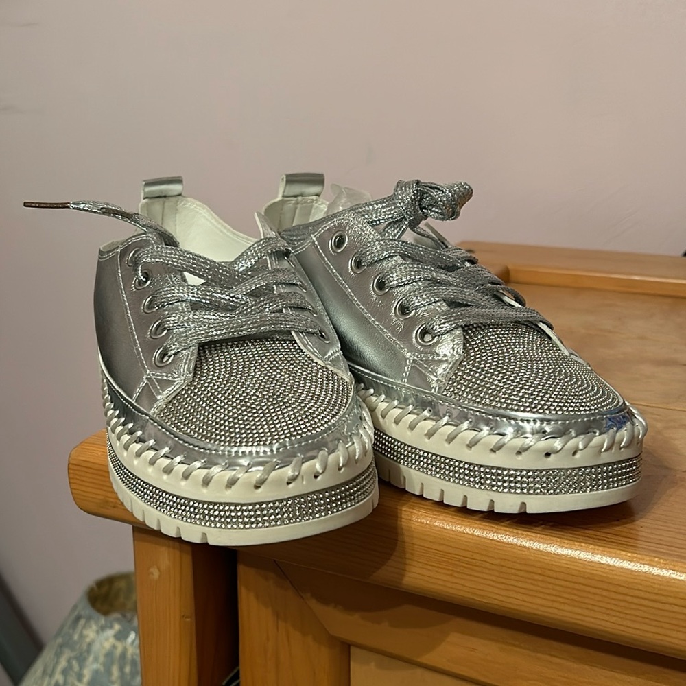 Brand new never worn sparkly flats